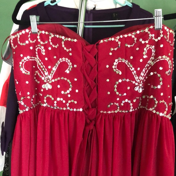 Long red dress - Picture 3 of 3